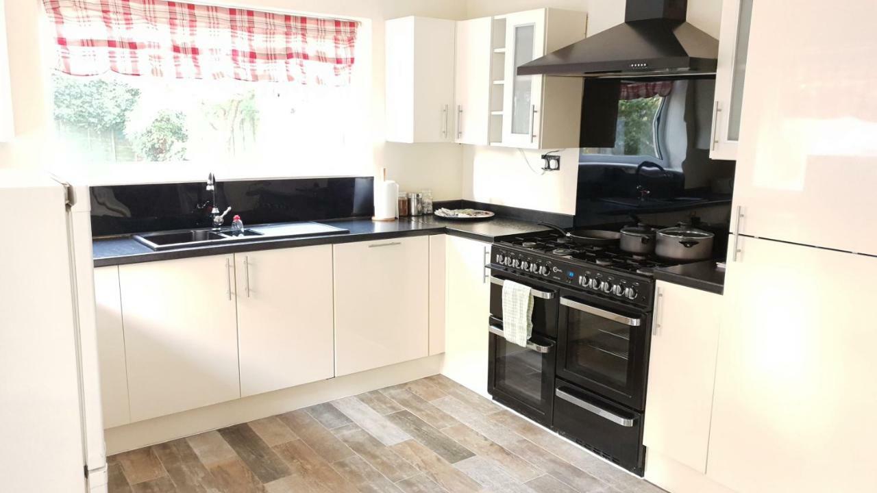 Grandeur Holiday Home, With Free Parking Clacton-on-Sea Exterior photo